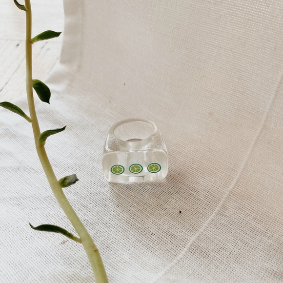 Urban Outfitters Lime Resin Ring - Picture 5 of 5